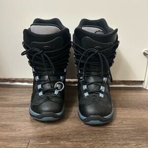 Size 6 Black and Blue Snowboard Boots
